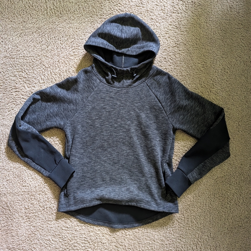 Puma hoodie zipper front pockets women's size small thumb holes on sleeve